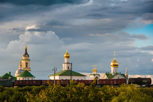 Byggnadens ensemble av katedraltorget i Kolomna Kreml. Kolomna. Ryssland — Stockfoto