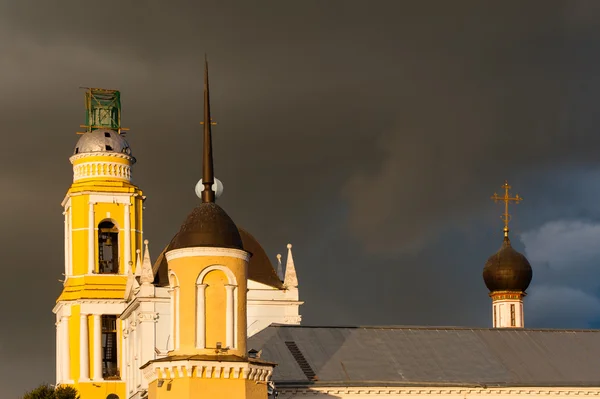 O conjunto do edifício da praça da Catedral em Kolomna Kremlin. Kolomna. Rússia — Fotografia de Stock