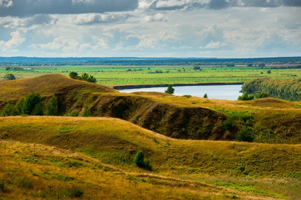 Bela paisagem em Konstantinovo, Rússia - o berço do poeta russo Sergei Yesenin — Fotografia de Stock