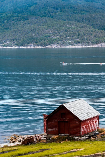 Il bellissimo paesaggio norvegese in estate — Foto Stock