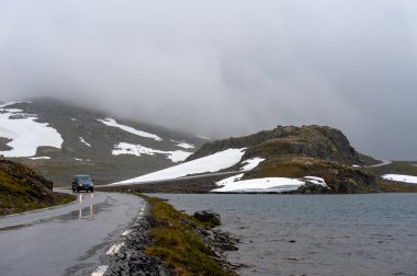 Yaz güzel Norveç manzaraya