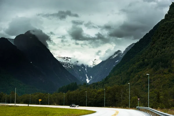A bela paisagem da Noruega no verão — Fotografia de Stock