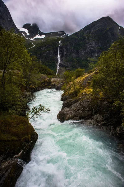 Il bellissimo paesaggio norvegese in estate — Foto Stock