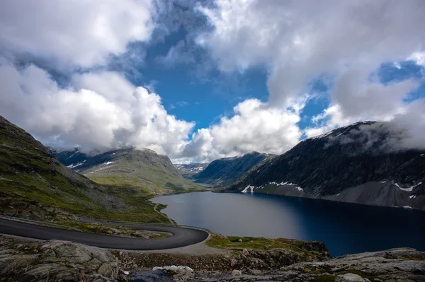 Montagna Dalsnibba paesaggio in Geiranger, Norvegia — Foto Stock