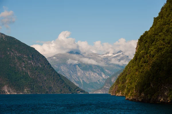 Il bellissimo paesaggio norvegese in estate — Foto Stock