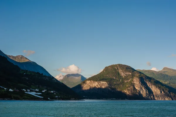 Il bellissimo paesaggio norvegese in estate — Foto Stock