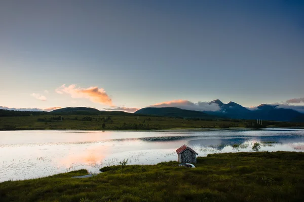 El hermoso paisaje de Noruega en verano —  Fotos de Stock