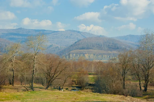 Frühling auf der Circum-Baikal-Straße südlich des Baikalsees — Stockfoto