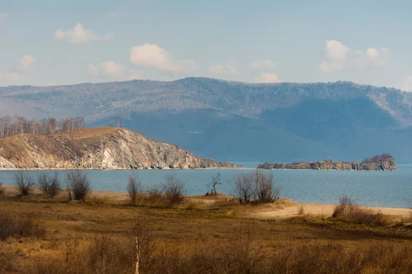 Primavera na Circum-Baikal Road para o sul do Lago Baikal — Fotografia de Stock