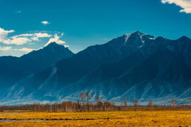 Güzel bahar manzara, Batı Sayan Dağları