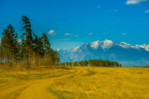 Beautiful spring landscape of the Western Sayan mountains — Stock Photo, Image