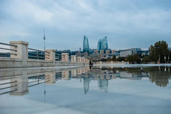 Видом на місто капіталу в Баку, Азербайджан — стокове фото