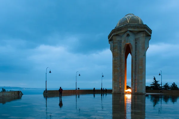 Vista noturna da cidade de Baku — Fotografia de Stock