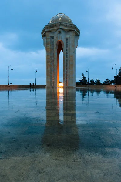 Vista noturna da cidade de Baku — Fotografia de Stock