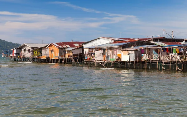 Colorful wooden houses and on stilts in poor district of Sabah, Kota Kinabalu, Malaysia — Stock Image Colorful Wooden Houses Stilts Poor District Sabah Kota Kinabalu Malaysia Royalty Free Stock Images