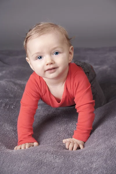 Schattige baby glimlach — Stockfoto