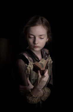 Geçmiş zaman okuma kitabı kızdan