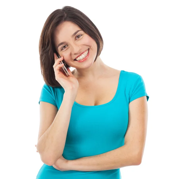 Jovem morena sorrindo falando ao telefone — Fotografia de Stock