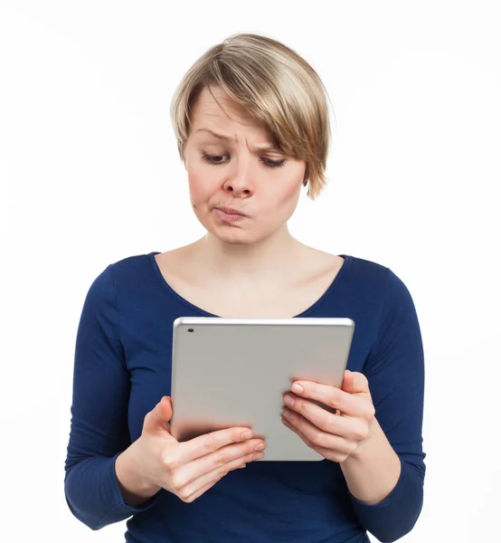 Blonde vrouw en touchpad — Stockfoto