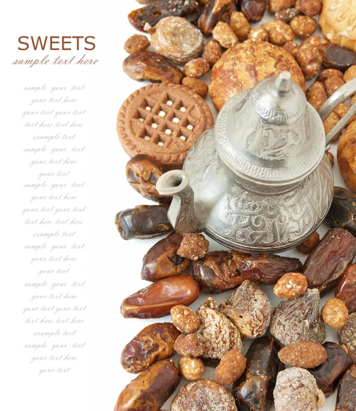Tradiční Sušenky Čajovým Hrncem Bílém Pozadí — Stock fotografie