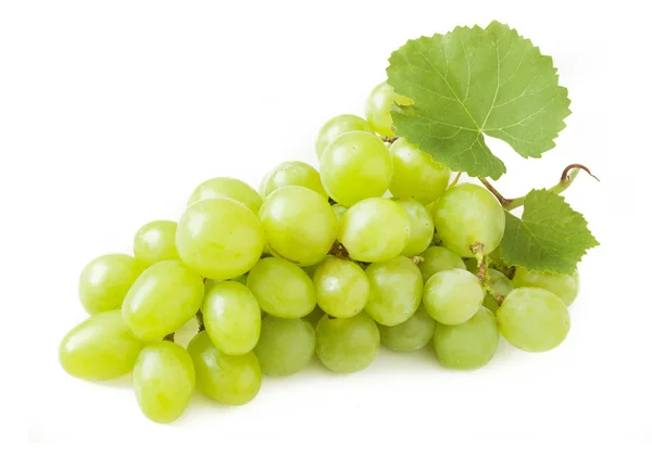 Groene Druiven Geïsoleerd Witte Achtergrond — Stockfoto