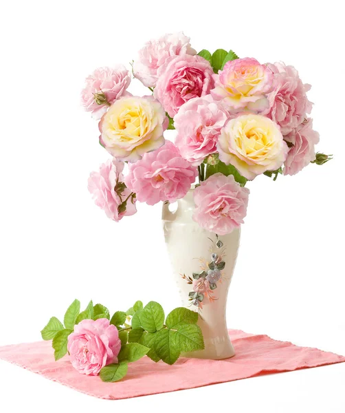 Красиві Рожеві Троянди Вазі Ізольовані Білому Тлі Ліцензійні Стокові Зображення