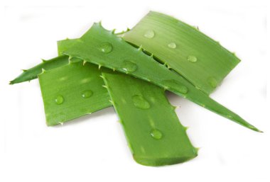 aloe vera suyu ile izole üzerinde beyaz arka plan damla