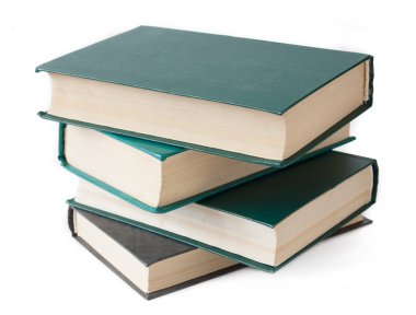 eski renk kitap masada ve açık yeşil bir arka plan üzerinde kazık