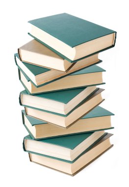 eski renk kitap masada ve açık yeşil bir arka plan üzerinde kazık