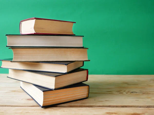 Stack Books Green Background Many Books Piles Bookshelf — Stock Photo, Image