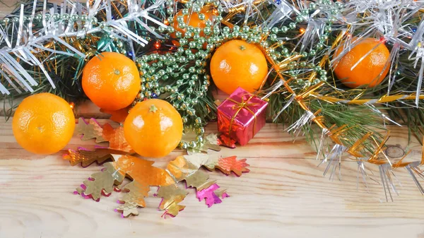 Tangeriner Ljus Ljus Stjärnor Trä Bakgrund Xmas Och Nyårsdekor Julkort — Stockfoto