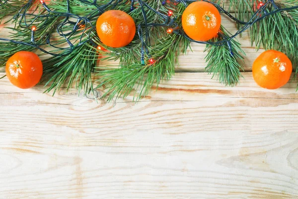 Mandarinen Kerzen Lichter Sterne Auf Einem Hölzernen Hintergrund Weihnachts Und — Stockfoto