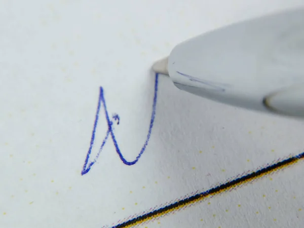 Macro Pen Handgeschreven Handtekening Wit Papier Selectieve Focus Contractsluiting — Stockfoto