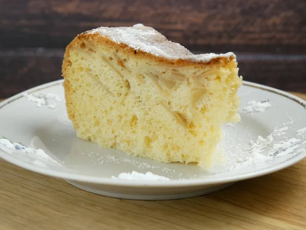 Gustosa Torta Mele Fatta Casa Zucchero Velo Che Cade Sfondo — Foto Stock