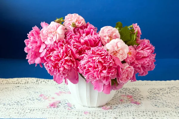 Csendes Élet Bazsarózsa Virágok Csokor Közelkép — Stock Fotó