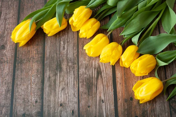 Tulipas Amarelas Flores Cacho Fundo Madeira Close — Fotografia de Stock