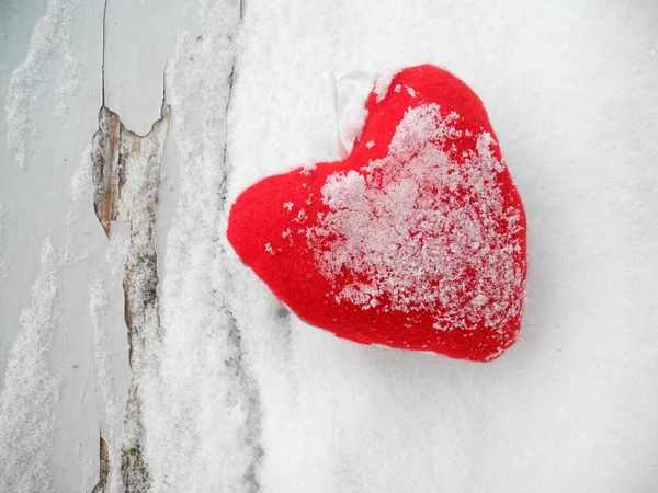 Red Heart Symbol Snowy Wooden Bench — Stock Photo, Image