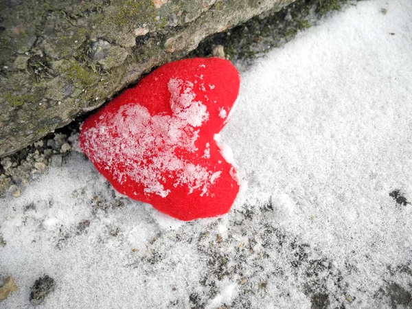 Red Heart Symbol Snowy Wooden Bench — Stock Photo, Image