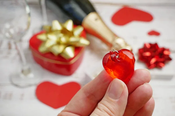 Tarjeta Felicitación Romántica Con Botella Champán Dos Glasse Corazón Colgante — Foto de Stock