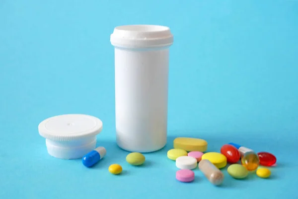 Bouteille Médicaments Pilules Capsules Sur Fond Bleu Gros Plan — Photo