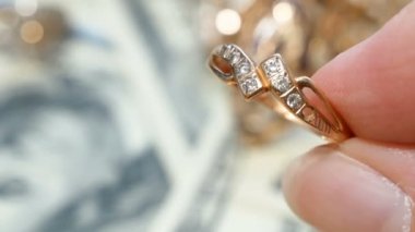 birçok altın ve gümüş mücevher ve para, rehinci konsepti, kuyumcu konsepti