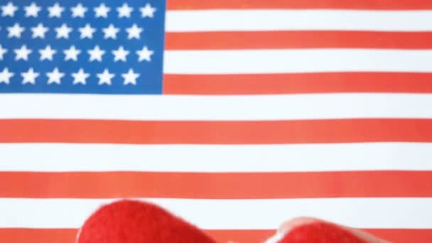 アメリカ国旗とハート 2月のアメリカ心臓ヶ月 コンセプト — ストック動画