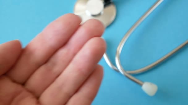 Många Piller Stetoskop Pulsoximeter För Fingertopp Samtidig Övervakning Blodflödet Och — Stockvideo