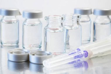 çok sayıda covid-19 Coronavirus aşısı, üretim ilacı aşısı, yakın çekim