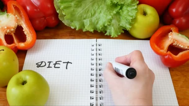 Notatnik Dietą Świeżymi Warzywami Owocami Stole Dieta Keto — Wideo stockowe