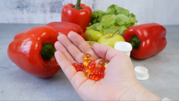 Υγιεινά Τρόφιμα Λαχανικά Φρούτα Χάπια Έννοια — Αρχείο Βίντεο