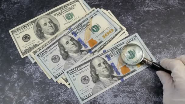 Dolar Banknotlarında Büyüteç Mali Döviz Konsepti Yakın Plan — Stok video