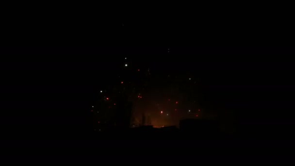 Πολλά Πυροτεχνήματα Στο Νυχτερινό Ουρανό Όμορφο Φόντο Πυροτεχνήματα — Αρχείο Βίντεο