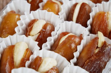 Fındıklı Doğu tatlıları, şekerler, arka plandaki tarihler, yakın plan.