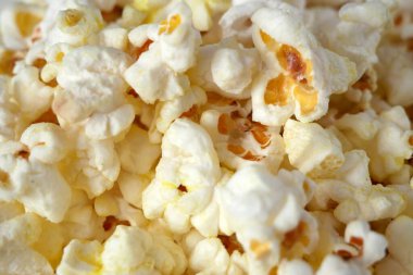 Lezzetli patlamış mısır arka planı, üst görünüm, yakın çekim, makro, bir sürü patlamış mısır.